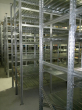 Scaffalatura industriale a ripiani lunghezza 12 metri , altezza 3,00 mt, profondità 80 cm  con 5 ripiani in altezza