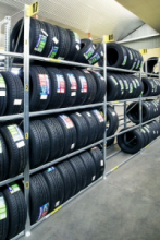 SCAFFALATURA PORTA-GOMME COMPLETA LUNGHEZZA 1,90 METRI , ALTEZZA 2,00 MT , PROFONDITA' 30 CM CON 3 LIVELLI DI CARICO